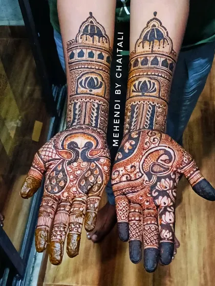 A classic bridal design featuring majestic peacocks on the palms and traditional architecture on the forearms. The bold lines and dark paste promise a rich, deep stain.