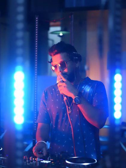 Another duplicate of me on the mic.