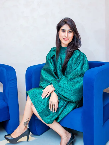 Good posture is the foundation of a confident presence. Here, I'm seated in a way that demonstrates how to maintain an elegant and aligned posture, which instantly elevates your look and energy.