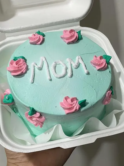 A special Mother's Day bento cake in a lovely turquoise color with pink roses.