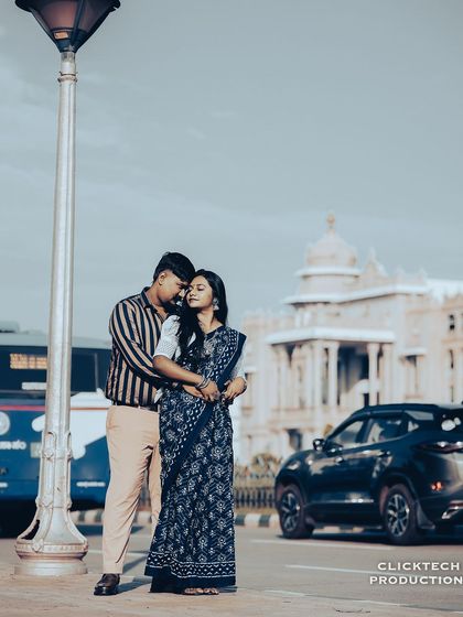 A striking pre-wedding photo of a couple in traditional attire, with the iconic Vidhana Soudha in the background, showcasing a blend of cultural pride and Bangalore's landmarks.