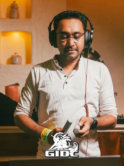 Behind the Decks photo 4