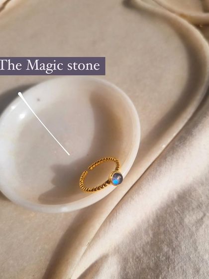 The Labradorite Venus Ring, the magic stone.