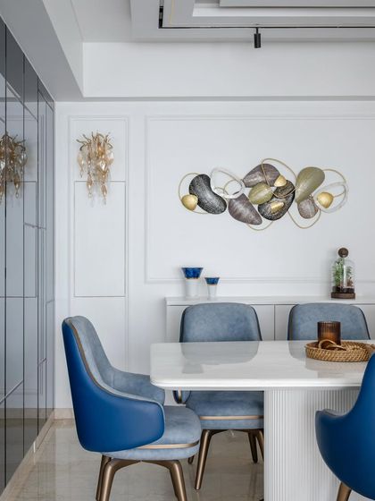 Luxurious Living & Dining Rooms photo 28