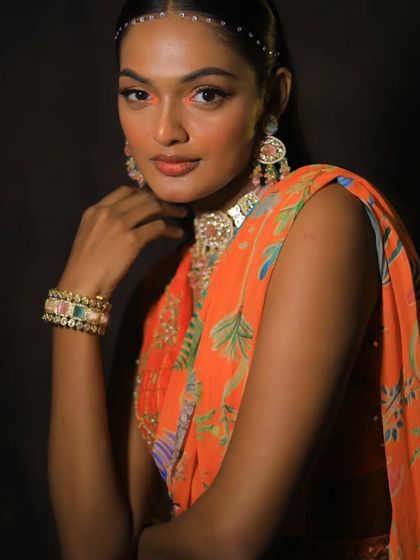 Another angle showcasing the matching bracelet that completes this unique, modern jewellery set.