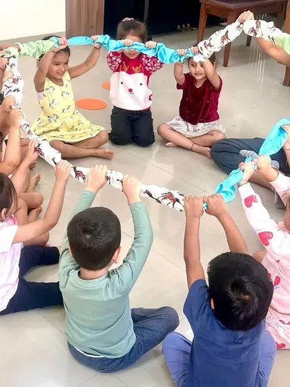 Teamwork and fun are at the heart of our teaching philosophy. Here, students in our Discover Music class work together with colorful props to learn about steady pulse and rhythm in a collaborative and engaging way.