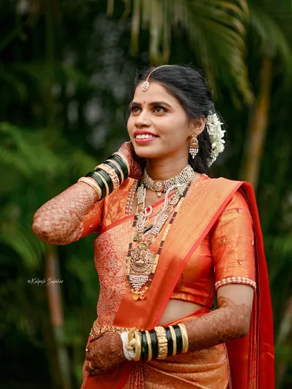 Another look at this gorgeous Maharashtrian bride. The side profile highlights the structure of the Nauvari drape and how it elegantly follows the body's contours.