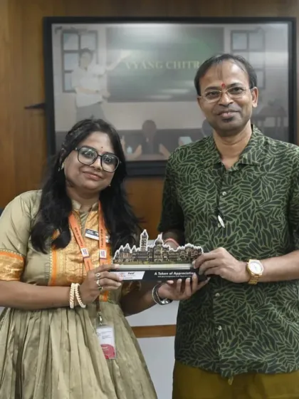 Here I am receiving a token of appreciation at Parul University in Vadodara after judging their cartoon making event, "Vyangya Chitra". Being invited by universities to judge competitions and guide students is a responsibility I take very seriously. It allows me to find and encourage new talent across the country.