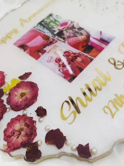 Another look at this beautiful anniversary platter, a perfect way to celebrate a special day.