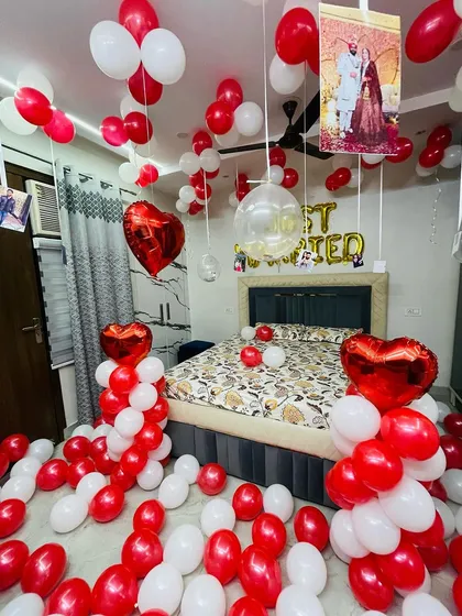 To make your celebration deeply personal, I can incorporate your favorite photos into the decor. In this "Just Married" room setup, I hung pictures from the ceiling, adding a unique and sentimental touch to the balloon decorations.