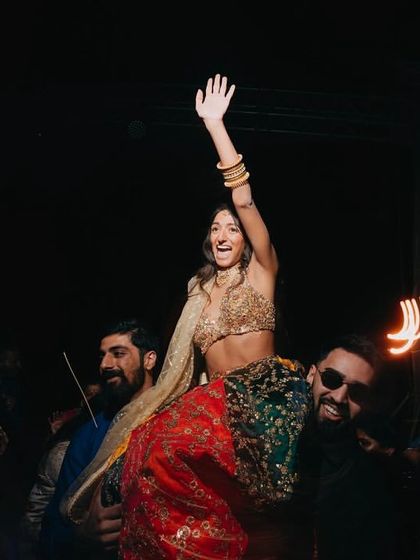 The bride having the time of her life on the dance floor during her Mehendi sundowner celebration.