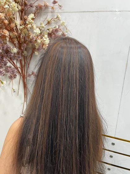 A closer look at the subtle brown highlights. The placement is designed to mimic how the sun would naturally lighten the hair, resulting in a very organic look.