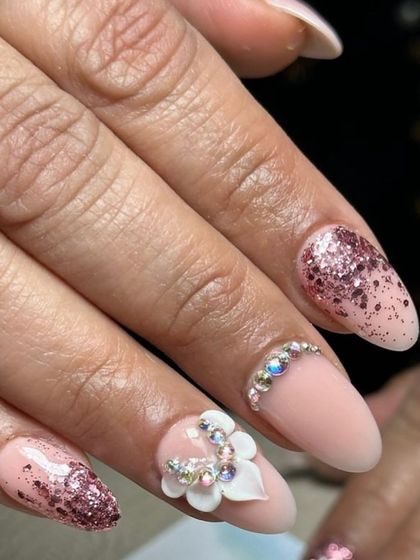 Soft, romantic, and perfect for a wedding. This design features a matte pink base with rose gold glitter, 3D flowers, and delicate rhinestone details.