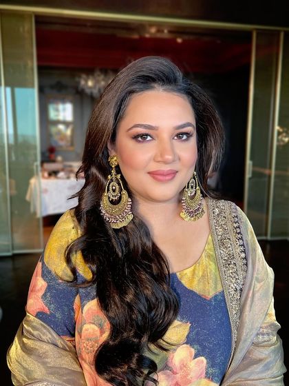 A final portrait of the client, her makeup looking absolutely stunning.