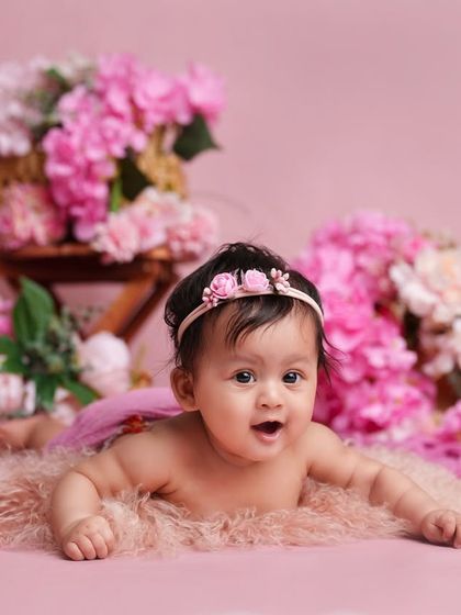 Look at that happy, expressive face. I love capturing these awake moments when their little personalities start to shine through.