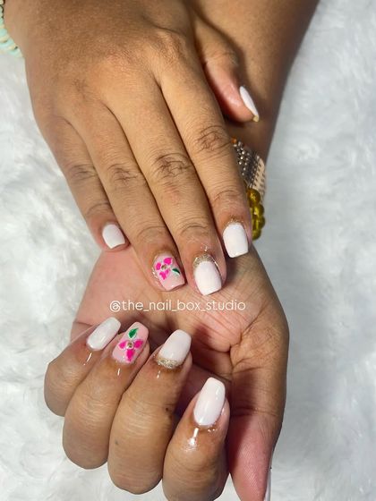 Another angle of the 3D flower art on natural nails. The technique allows me to create raised petals, giving the flower a lifelike appearance.