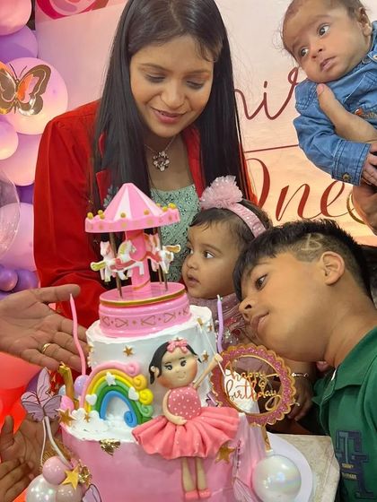 A client photo from a first birthday party. Seeing the kids' eyes light up when they see the cake is one of the best parts of my job.