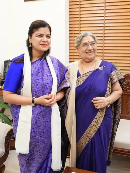 A photo with Smt. Poonam Mahajan ji during her visit. As a long-time well-wisher of the institute, her appreciation for our work in sharing authentic yoga is deeply valued.