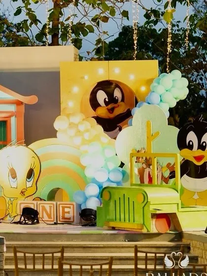 A detailed shot of the Looney Tunes stage, showing baby Tweety and Daffy props.
