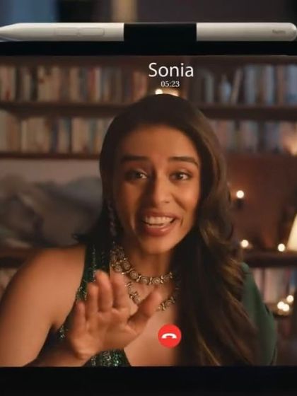 A shot from the Xiaomi ad featuring a video call. The makeup was designed to look great on screen, with defined features that translate well through a digital lens.