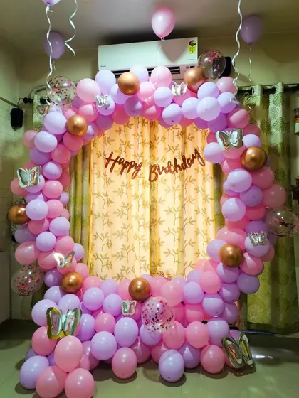 A full and luxurious pink and purple balloon ring, perfect for a special birthday celebration.