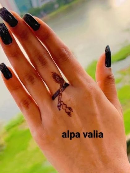 A minimalist and stylish flute design on the finger, perfect for a subtle nod to Krishna on Janmashtami.