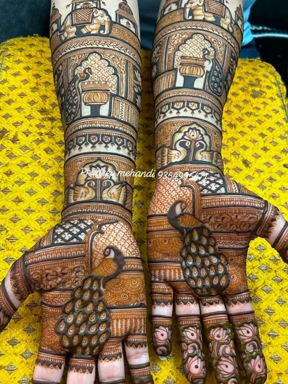 The peacock is a timeless symbol of grace and beauty in Indian weddings. This design showcases detailed peacock motifs on the palms, with elegant patterns extending up the arms.
