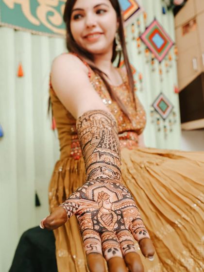 Intricate Bridal Mehendi photo 59