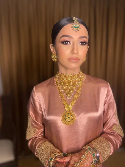 Pawlin looking serene and beautiful in her Sabyasachi suit for her Anand Karaj. The makeup enhances her natural beauty without being overpowering.