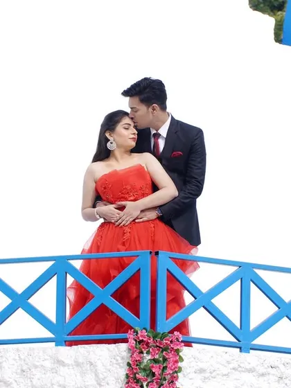 A beautiful silhouette of the couple on a bridge. This pre-wedding shot uses the setting to create a romantic and picturesque memory.