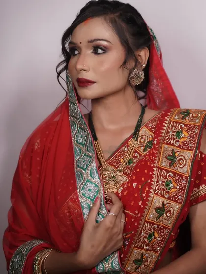 Another angle of this beautiful Bihari bride, showcasing the artistry and attention to detail.