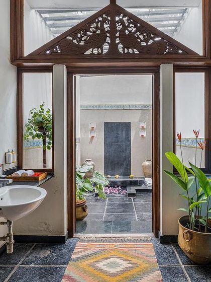 A duplicate of image 467, showing the entrance to the Vasishta suite's open-air bathroom.