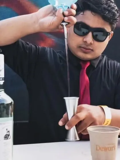Our professional mixologists are masters of their craft, precisely measuring and mixing premium spirits from brands like Dewar's and Bacardi to create perfect cocktails for your guests.