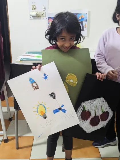Meera from our elementary batch with her collection of artworks. She has explored different subjects like light sources and fruit studies using various techniques.