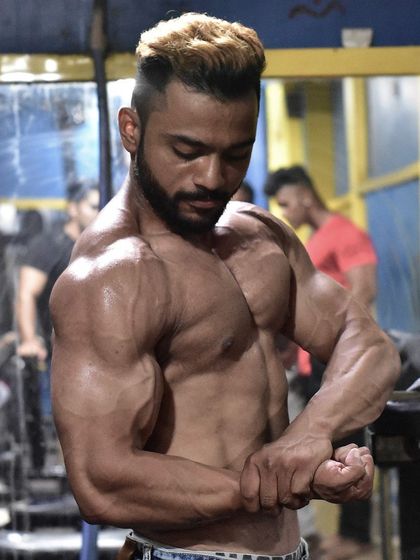 Missing the shreds. A throwback to a time with lower body fat, showing the lean muscle mass built from powerlifting.