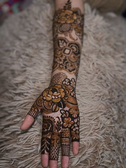 Z4 Studios - Special Occasion Henna My Signature Florals (The 'Floral Queen') photo 11