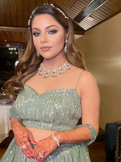 A perfect look for the bride's sister or a wedding guest.