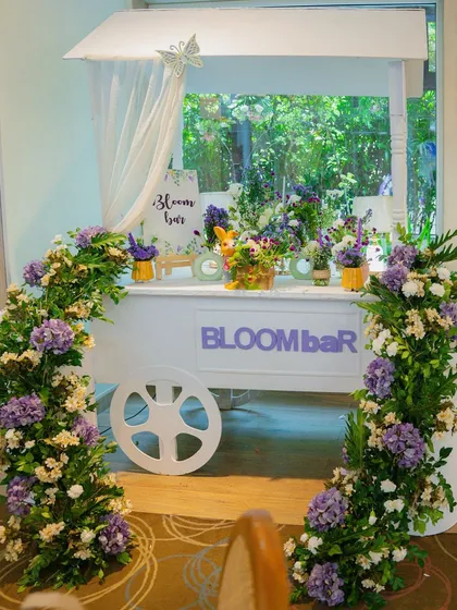 Introducing the 'Bloom Bar', an interactive and beautiful station for your guests. Framed by magnificent floral pillars, this charming cart can be used for favors, drinks, or as a delightful photo opportunity.
