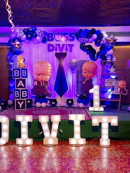 Here is our popular 'Boss Baby' themed decoration for a first birthday party. We provide everything from the character standees and custom name lighting to the coordinated balloon backdrop, creating an immersive experience for your little one.