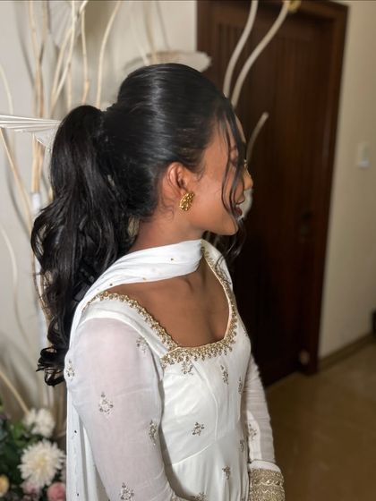 Dakshayini - Hairstyling Academy & Workshops Glamorous Curls & Ponytails photo 20