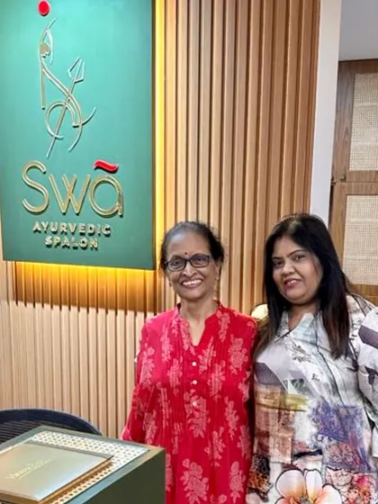With a guest from Prashanth Yogashraya. It's wonderful to connect with others in the wellness community.