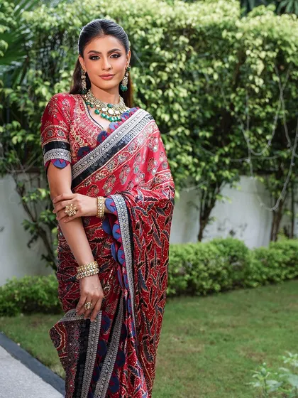 A full-length view of the modern printed saree. The makeup is polished and sophisticated, a perfect match for the contemporary yet traditional outfit.