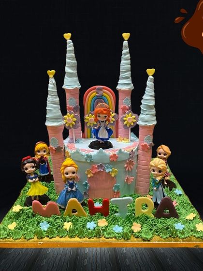 Grand & Gravity-Defying Cakes photo 9