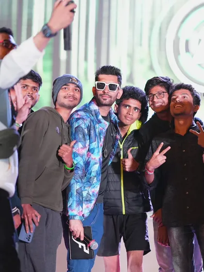 A great selfie with the enthusiastic crowd after a high-energy session. These moments of connection are the best reward for any event host.