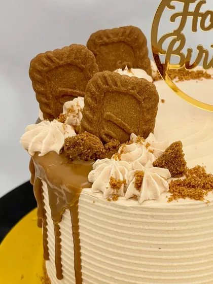A close-up of the Biscoff drip and the crunchy cookie toppings. It's pure indulgence.