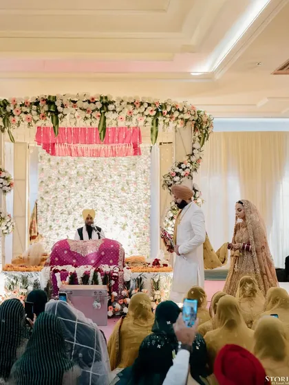 The couple paying their respects during the Anand Karaj ceremony, a moment of deep spiritual significance.