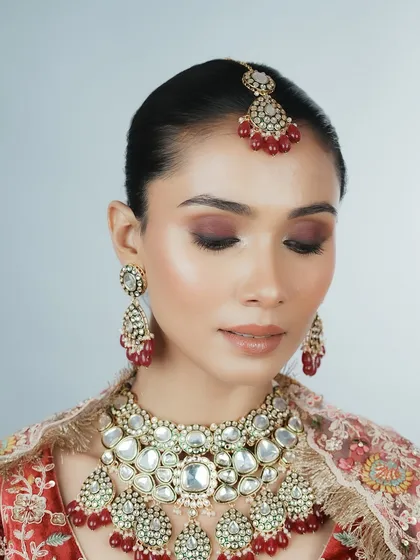 This image highlights the soft blending of the eyeshadow and the clean, defined brows that frame the face. Eyebrow shaping is a fundamental skill covered in my basic and advanced modules.