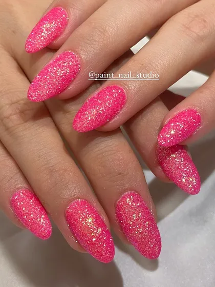 Another shot of these incredible pink glitter nails. The way they catch the light is just mesmerizing. This is what I call a "glow-getter" set.