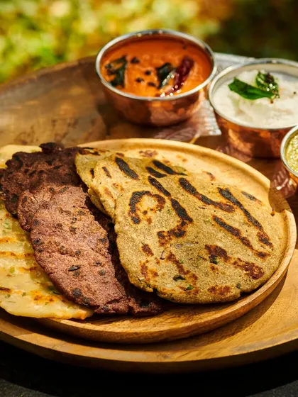 At Ayurvedagram, food is medicine. Our doctors design your meals to support your healing journey, like this nourishing platter of Ragi and Rice Roti served with freshly made chutneys. Every dish is organic, satvik, and crafted to balance your body.
