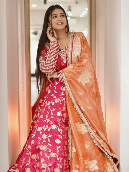 Get ready to slay this festive season with this beautiful pink and orange Anarkali.
